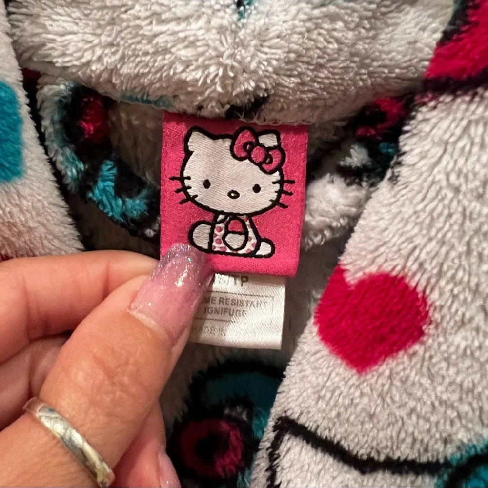 Hello Kitty White Comfy Robe - Picture 5 of 6